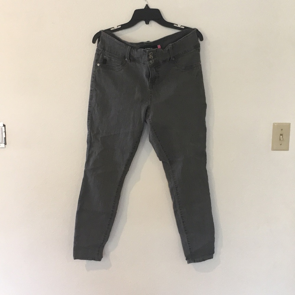 Torrid grey begging 16 regular. Run small.